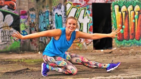 Frau macht Sport im Freien