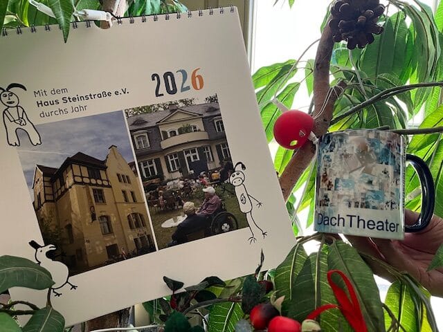 Kalender 2026 und DachTheater Tasse