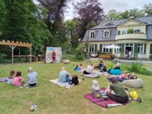 Café+Kreativ-Sonntag & Theateraufführung „Die kluge Bauerntochter“